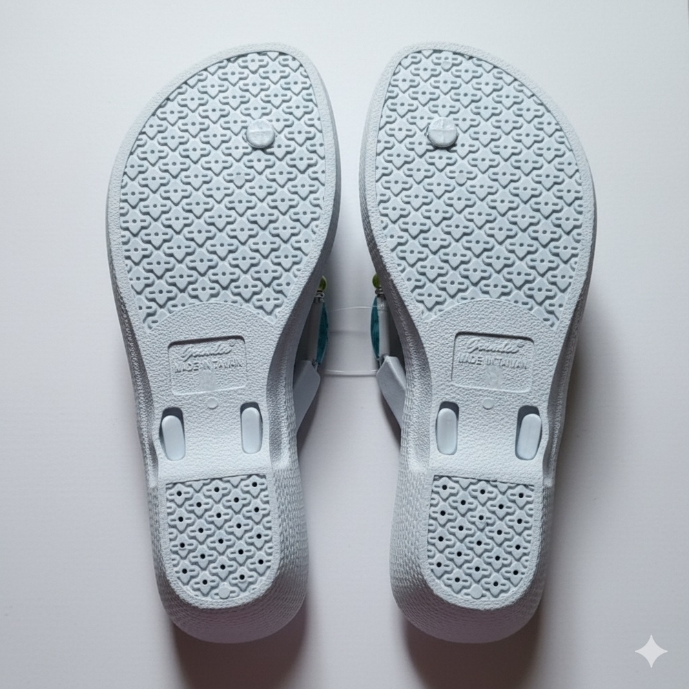 Grandco Size 8 NWT Sandals Lightweight Flip Flops Heel Turquoise Embellished - Picture 5 of 10